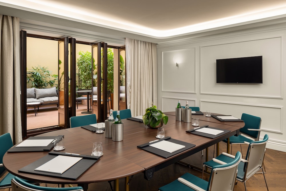 InterContinental Rome Ambasciatori Palace by IHG — Hotel building in Rome, Lazio
