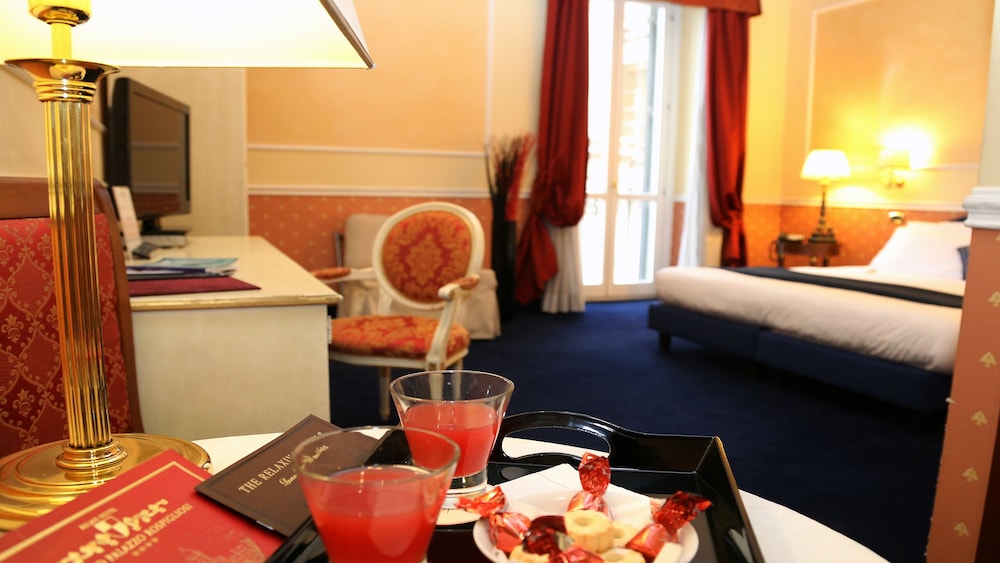 Antico Palazzo Rospigliosi — Hotel rooms in Rome, Lazio