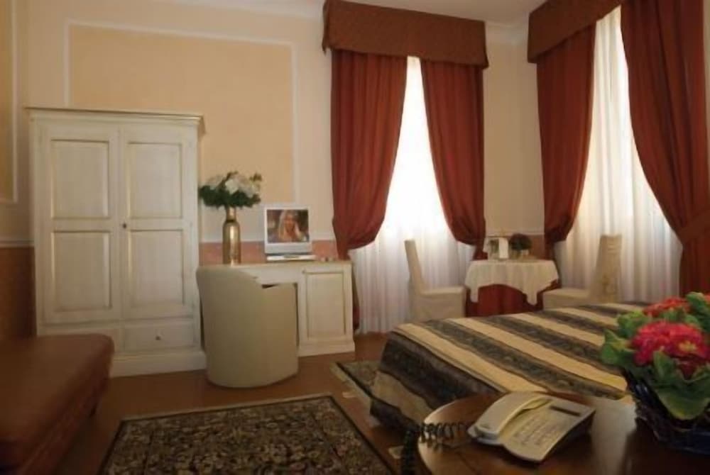 Antico Palazzo Rospigliosi — Hotel rooms in Rome, Lazio