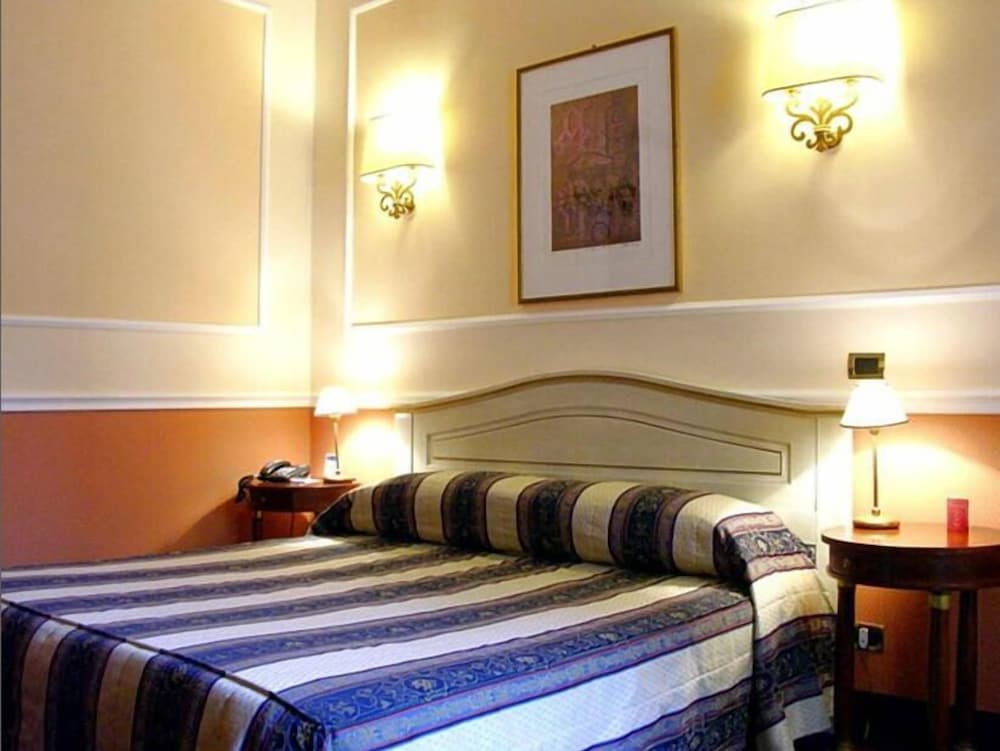 Antico Palazzo Rospigliosi — Hotel rooms in Rome, Lazio