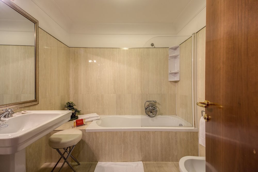 Antico Palazzo Rospigliosi — Hotel rooms in Rome, Lazio