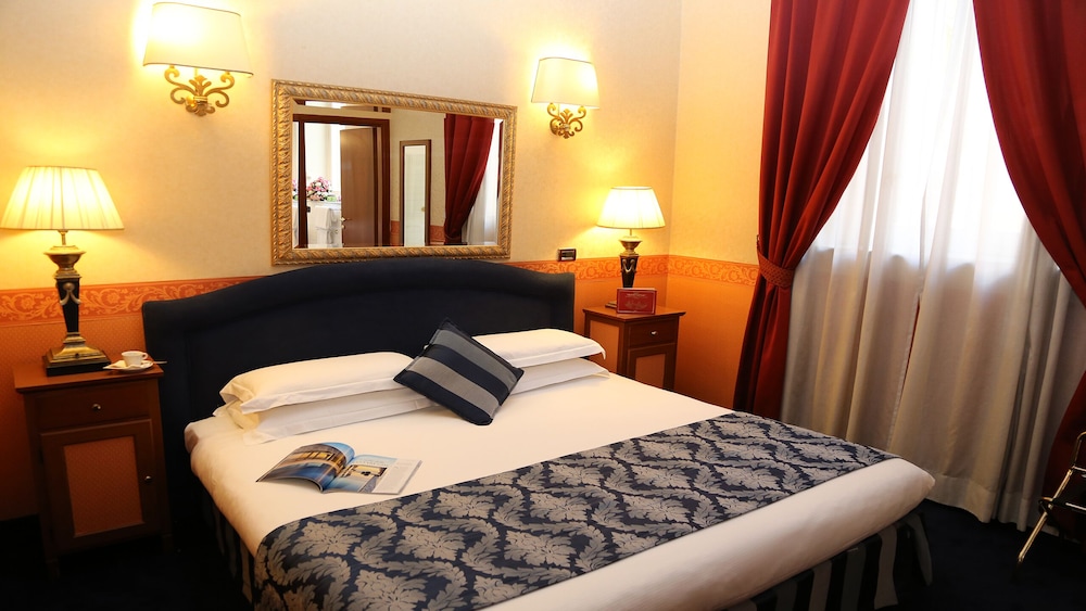 Antico Palazzo Rospigliosi — Hotel rooms in Rome, Lazio