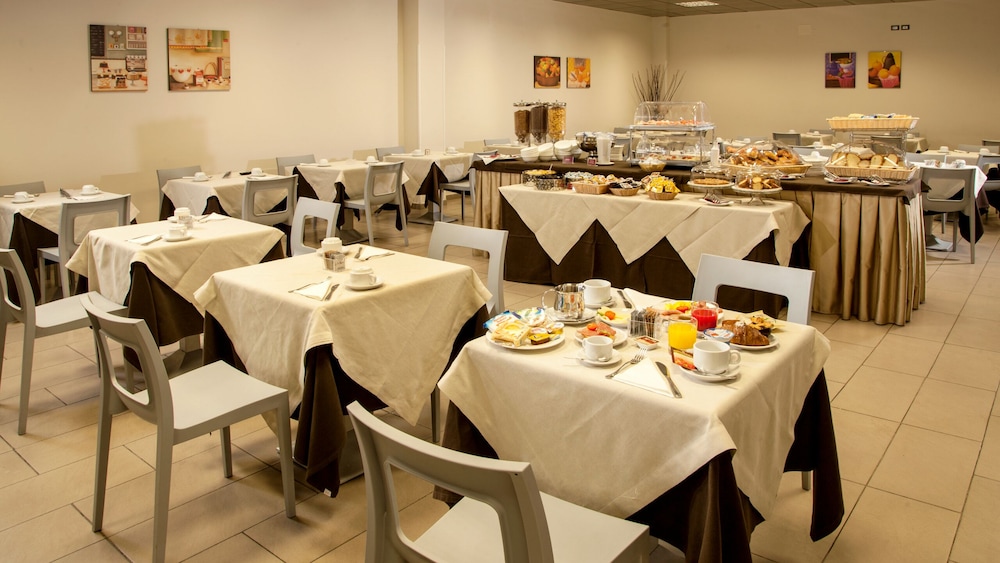Hotel Artis — Restaurant & bars in Rome, Lazio