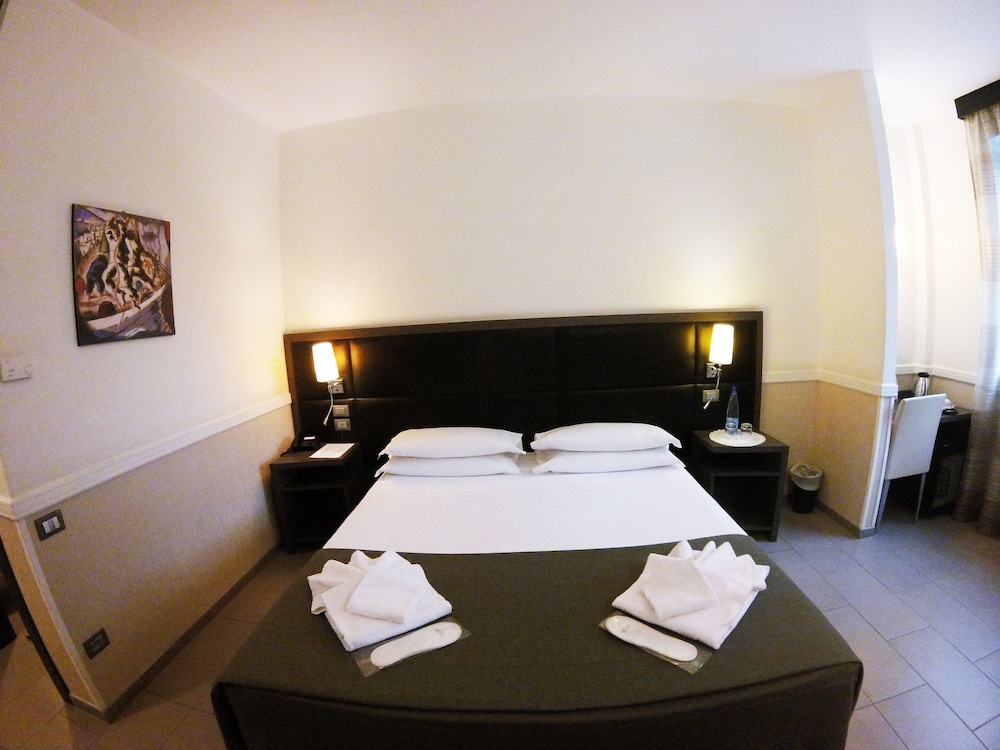 Hotel Artis — Hotel rooms in Rome, Lazio