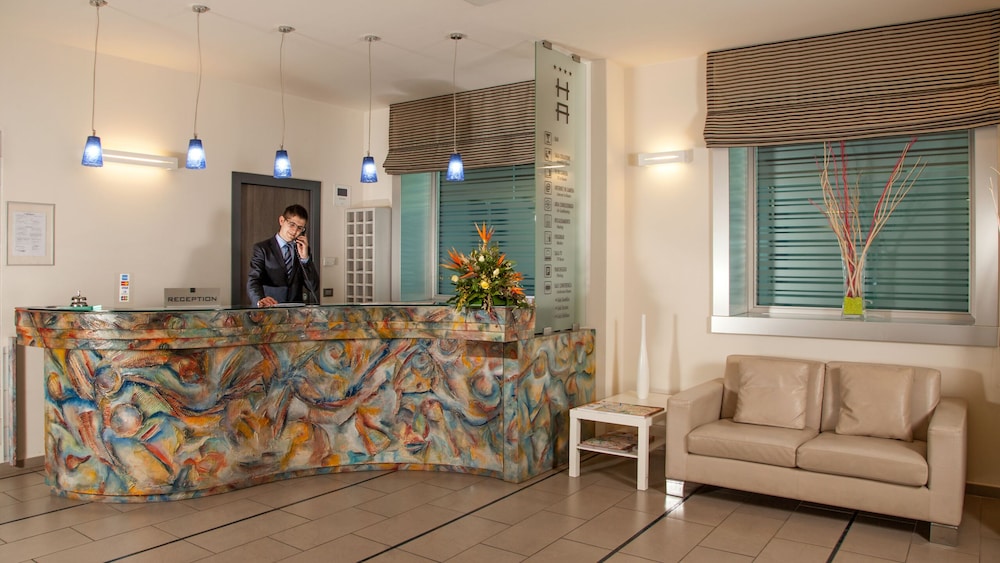 Hotel Artis — Hotel building in Rome, Lazio
