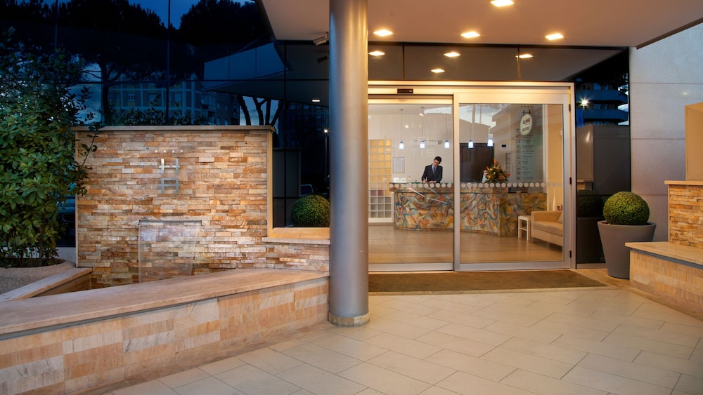 Hotel Artis — Hotel building in Rome, Lazio