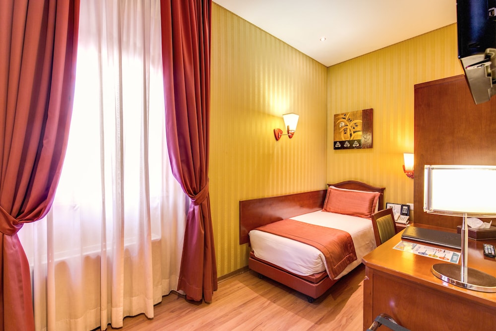 Augusta Lucilla Palace — Hotel rooms in Rome, Lazio