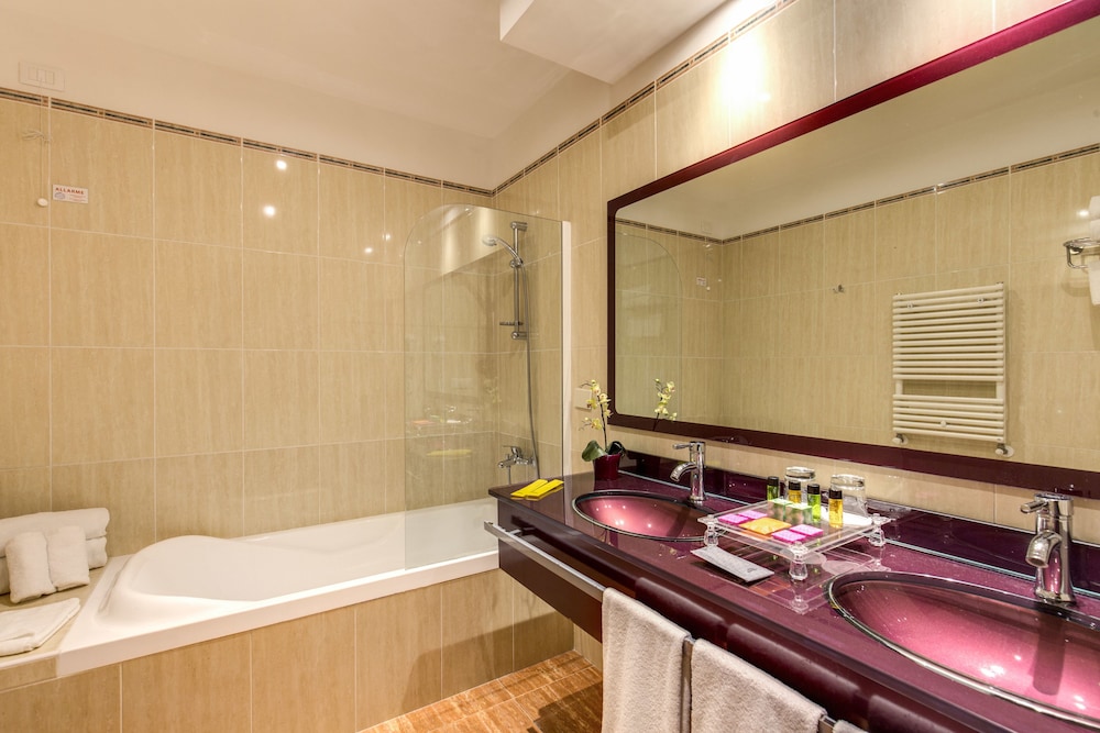 Augusta Lucilla Palace — Hotel rooms in Rome, Lazio