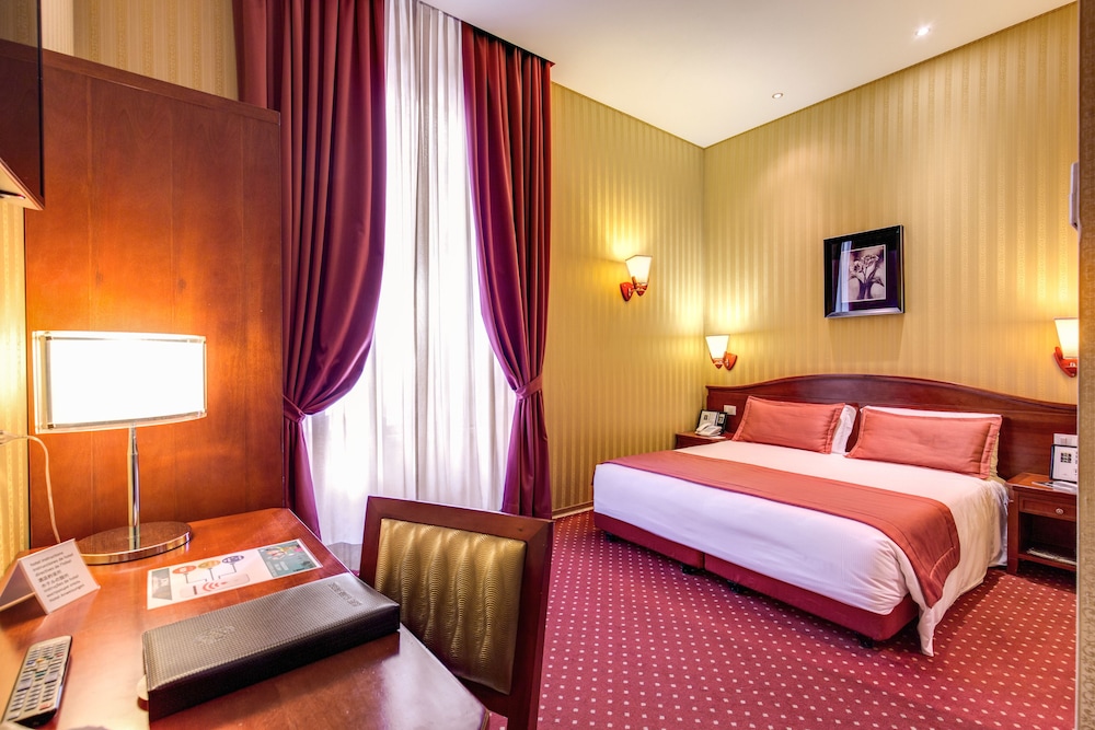 Augusta Lucilla Palace — Hotel rooms in Rome, Lazio