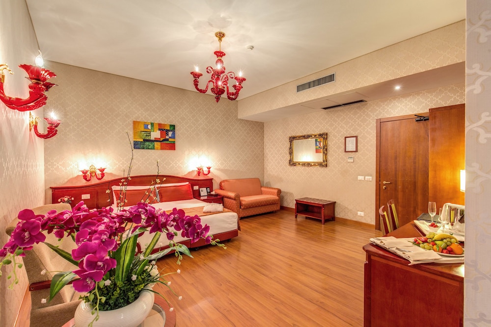 Augusta Lucilla Palace — Hotel rooms in Rome, Lazio