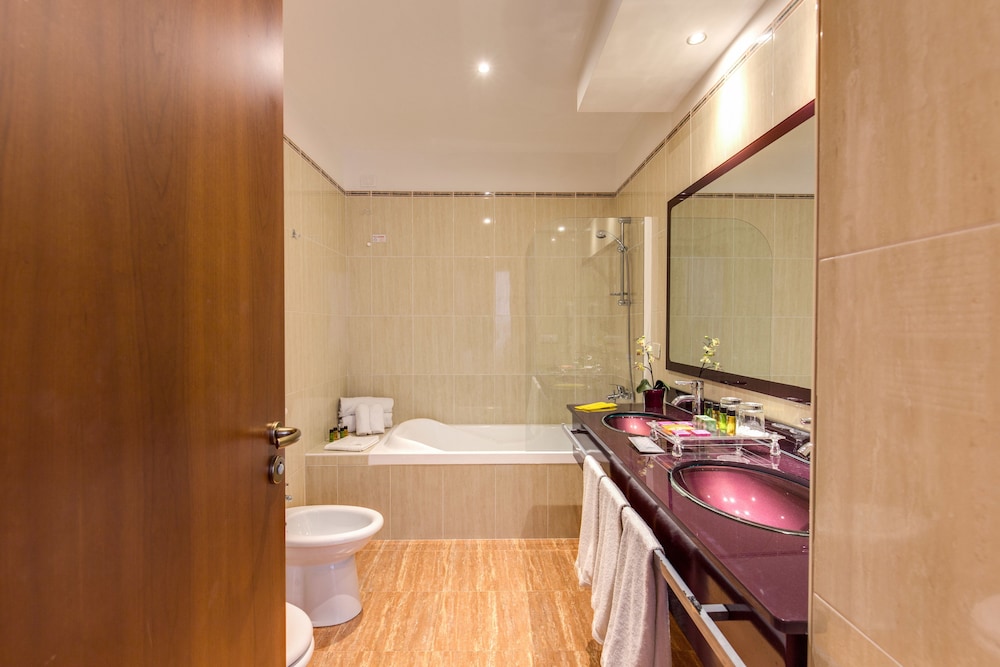 Augusta Lucilla Palace — Hotel rooms in Rome, Lazio