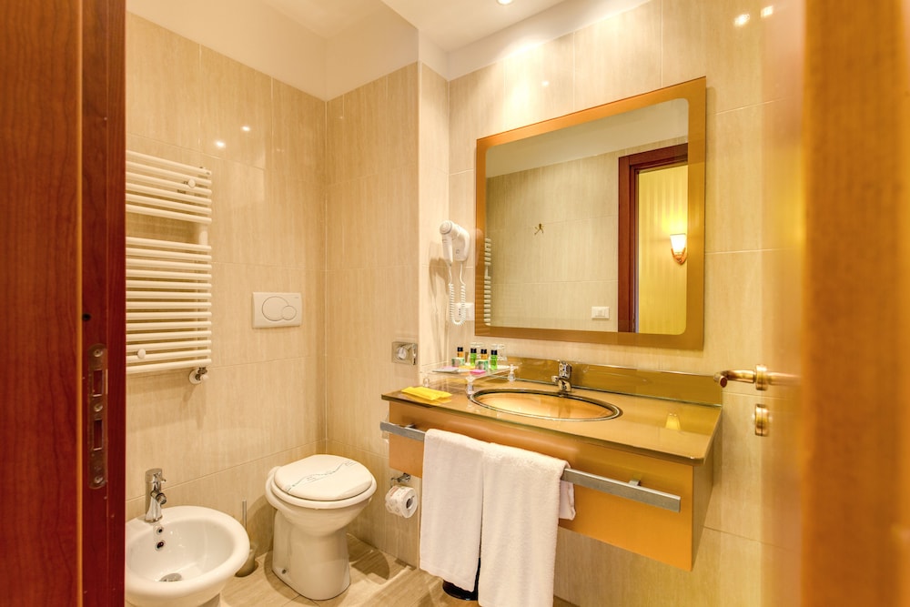 Augusta Lucilla Palace — Hotel rooms in Rome, Lazio