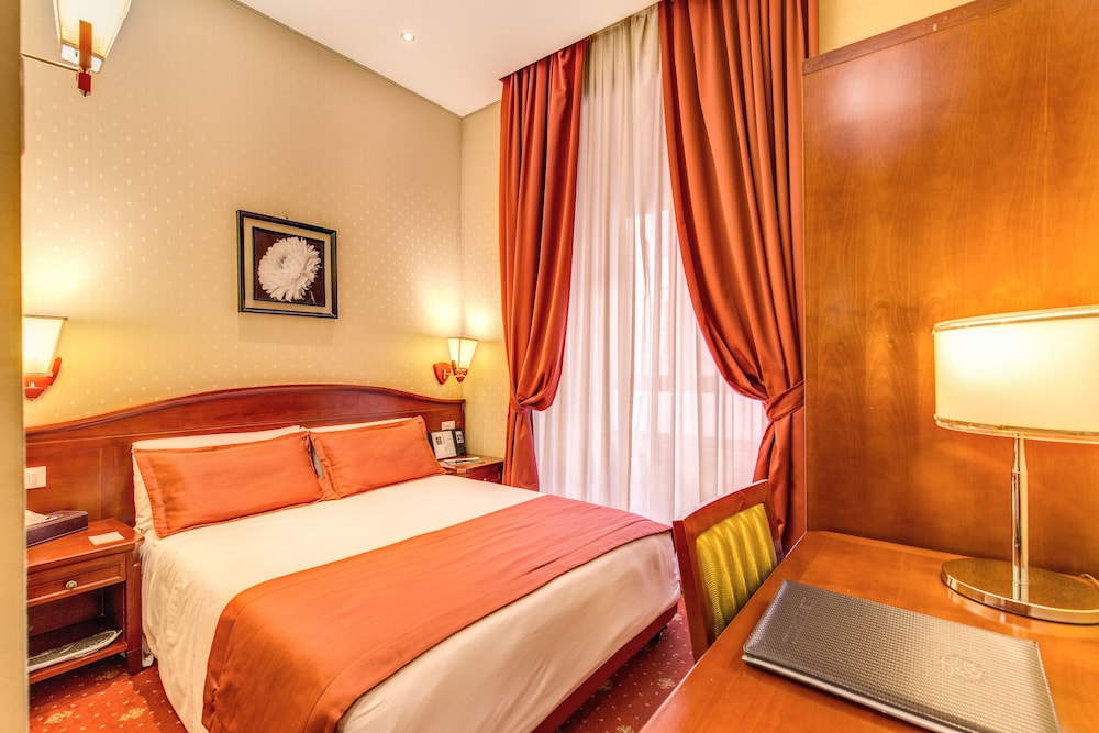 Augusta Lucilla Palace — Hotel rooms in Rome, Lazio