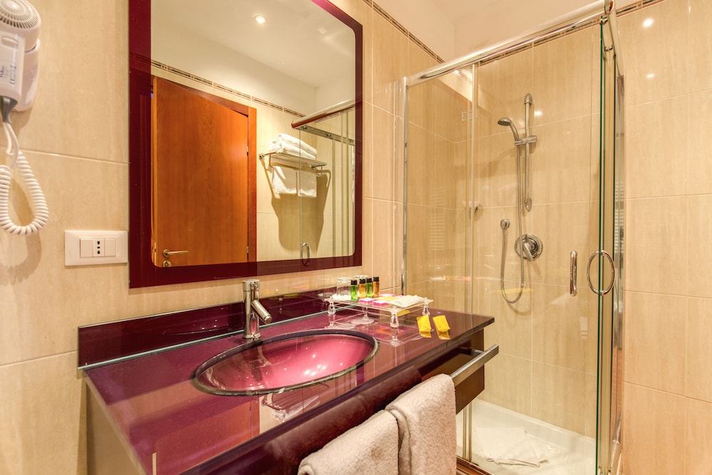 Augusta Lucilla Palace — Hotel rooms in Rome, Lazio