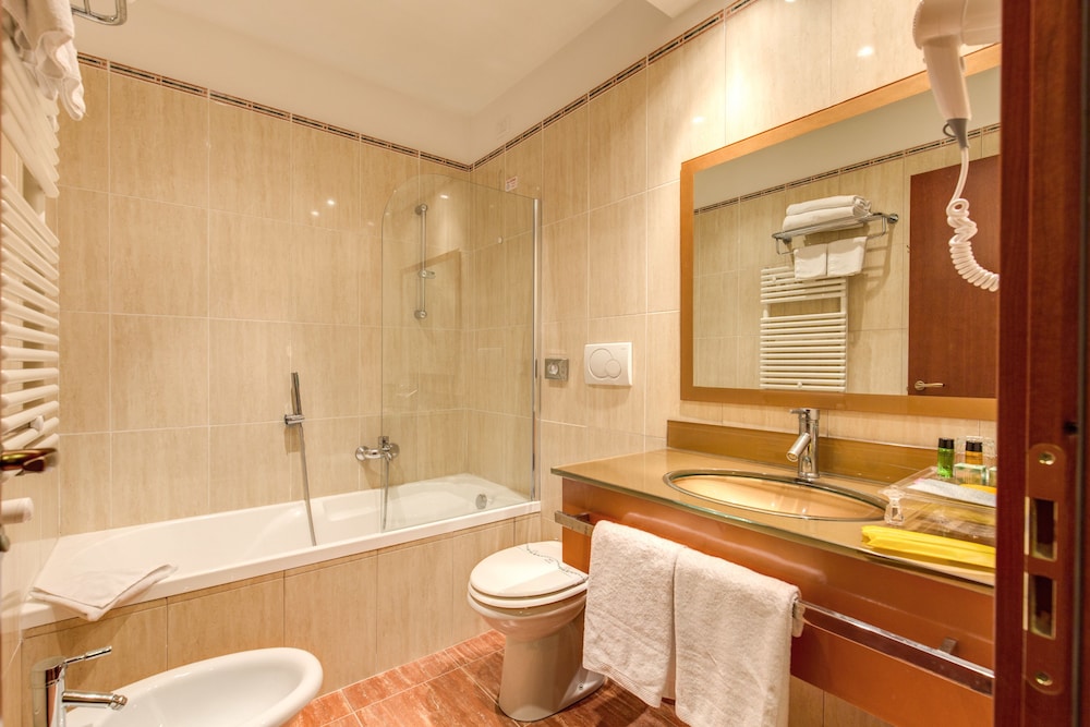 Augusta Lucilla Palace — Hotel rooms in Rome, Lazio