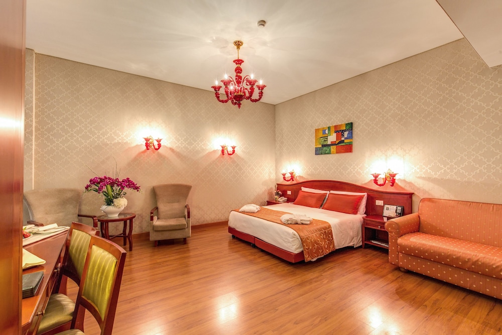 Augusta Lucilla Palace — Hotel rooms in Rome, Lazio