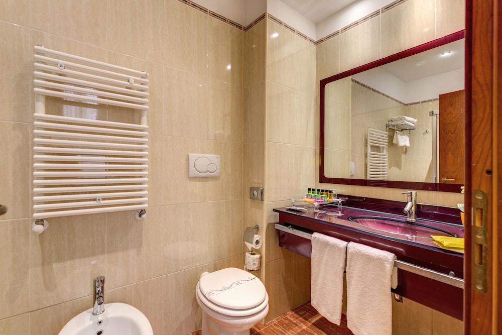 Augusta Lucilla Palace — Hotel rooms in Rome, Lazio