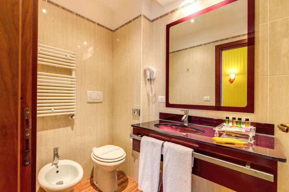 Augusta Lucilla Palace — Hotel rooms in Rome, Lazio