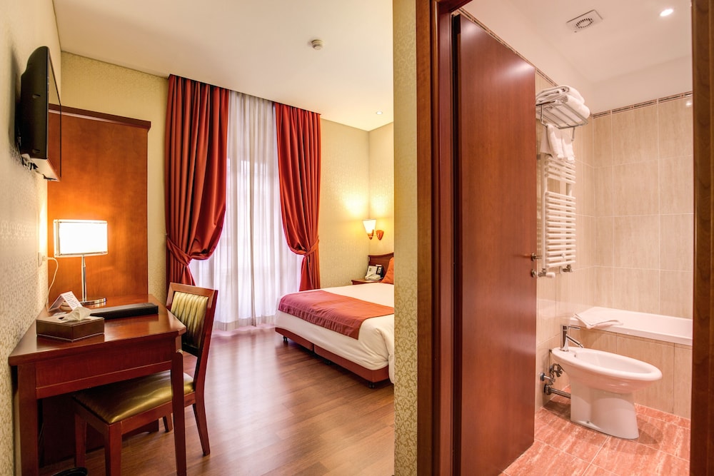 Augusta Lucilla Palace — Hotel rooms in Rome, Lazio