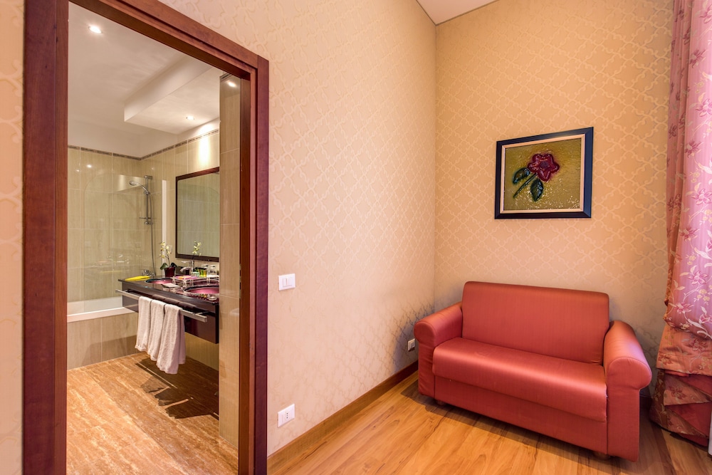 Augusta Lucilla Palace — Hotel rooms in Rome, Lazio