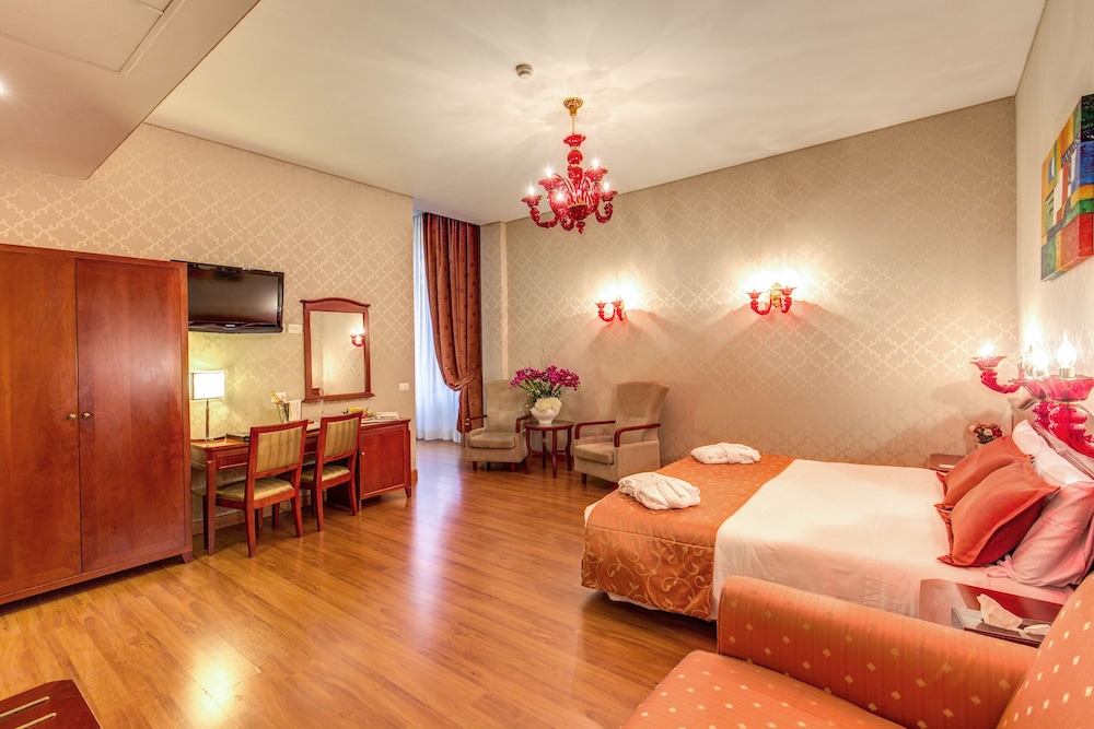 Augusta Lucilla Palace — Hotel rooms in Rome, Lazio