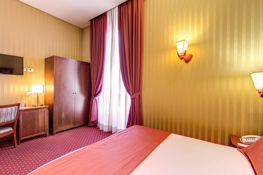 Augusta Lucilla Palace — Hotel rooms in Rome, Lazio