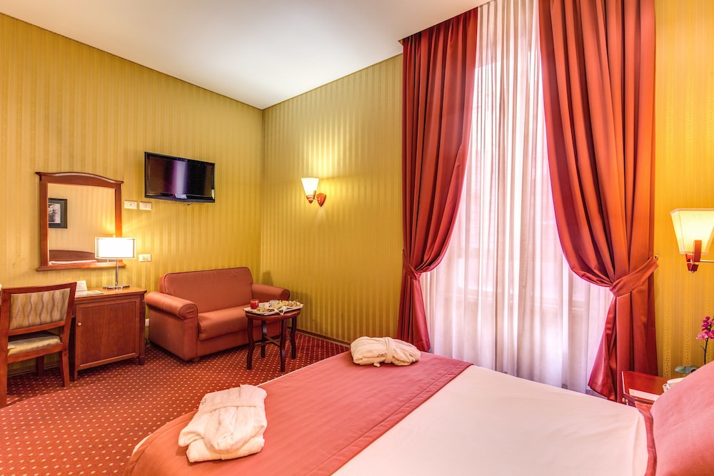 Augusta Lucilla Palace — Hotel rooms in Rome, Lazio