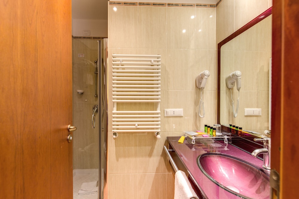Augusta Lucilla Palace — Hotel rooms in Rome, Lazio