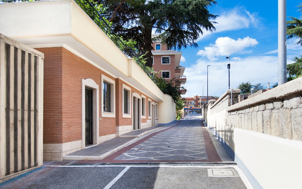 Garner Hotel Rome Aurelia by IHG — Hotel building in Rome, Lazio