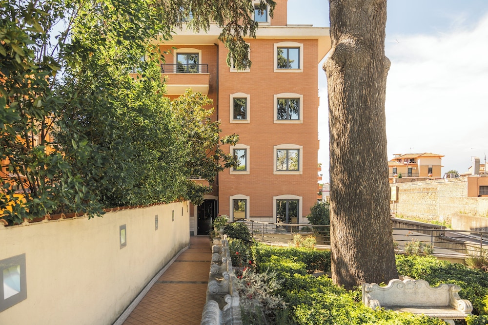 Garner Hotel Rome Aurelia by IHG — Hotel building in Rome, Lazio