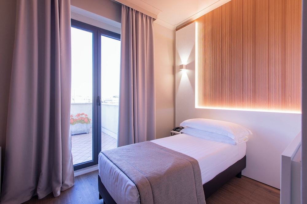 Garner Hotel Rome Aurelia by IHG — Hotel rooms in Rome, Lazio
