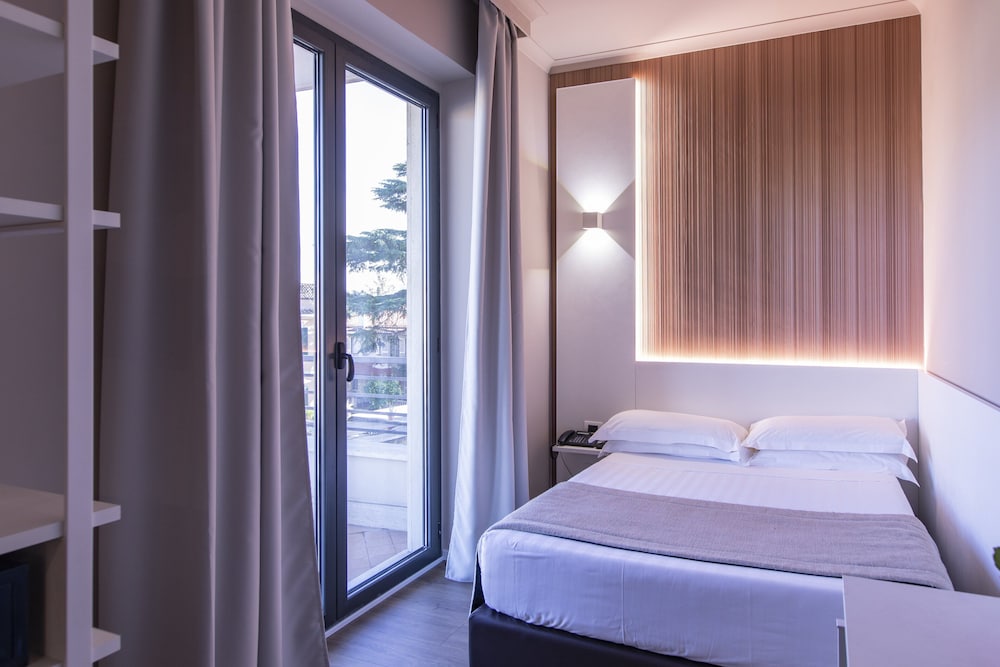 Garner Hotel Rome Aurelia by IHG — Hotel rooms in Rome, Lazio