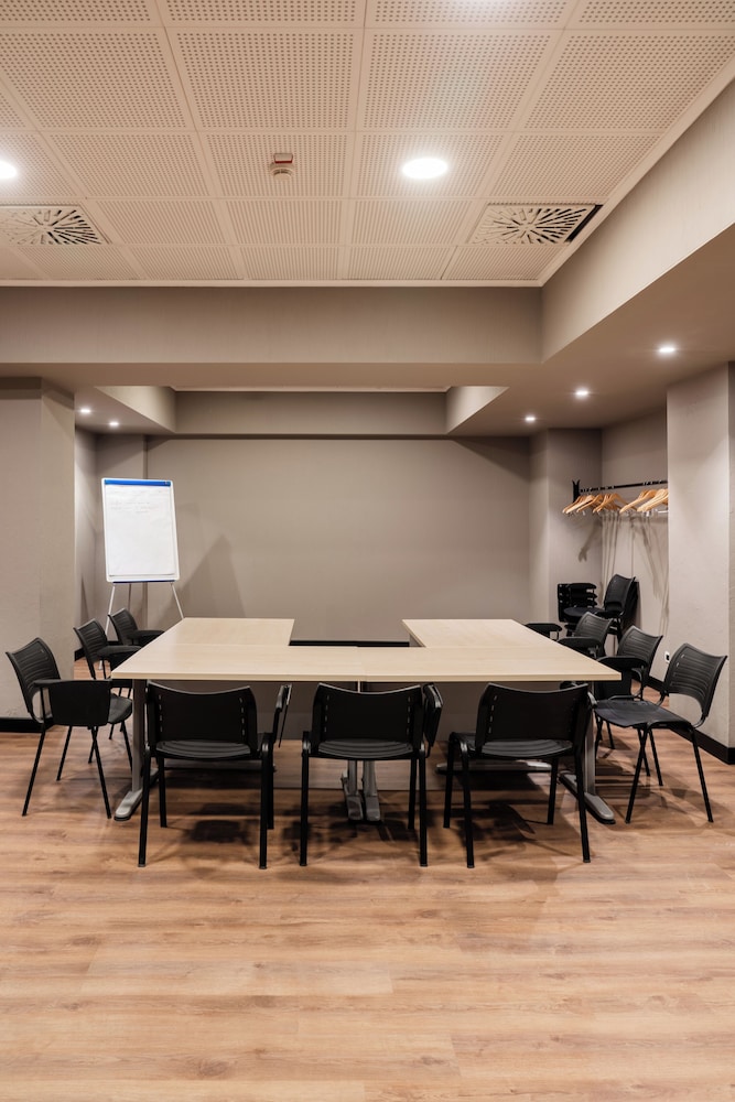 Garner Hotel Rome Aurelia by IHG — Hotel building in Rome, Lazio