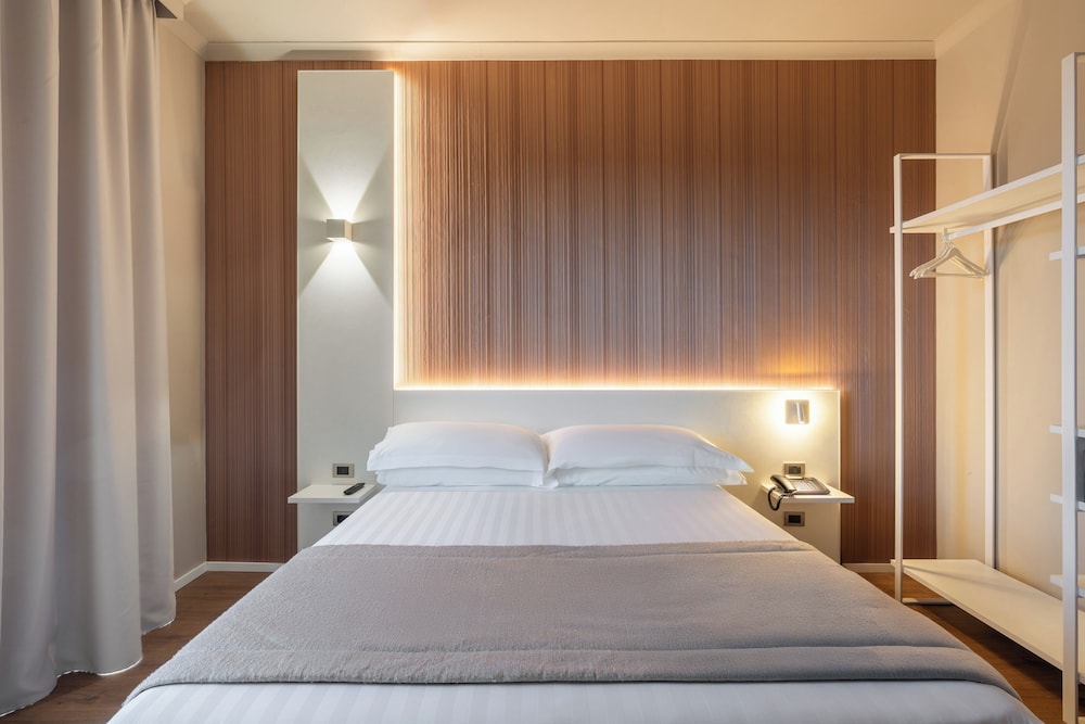Garner Hotel Rome Aurelia by IHG — Hotel rooms in Rome, Lazio