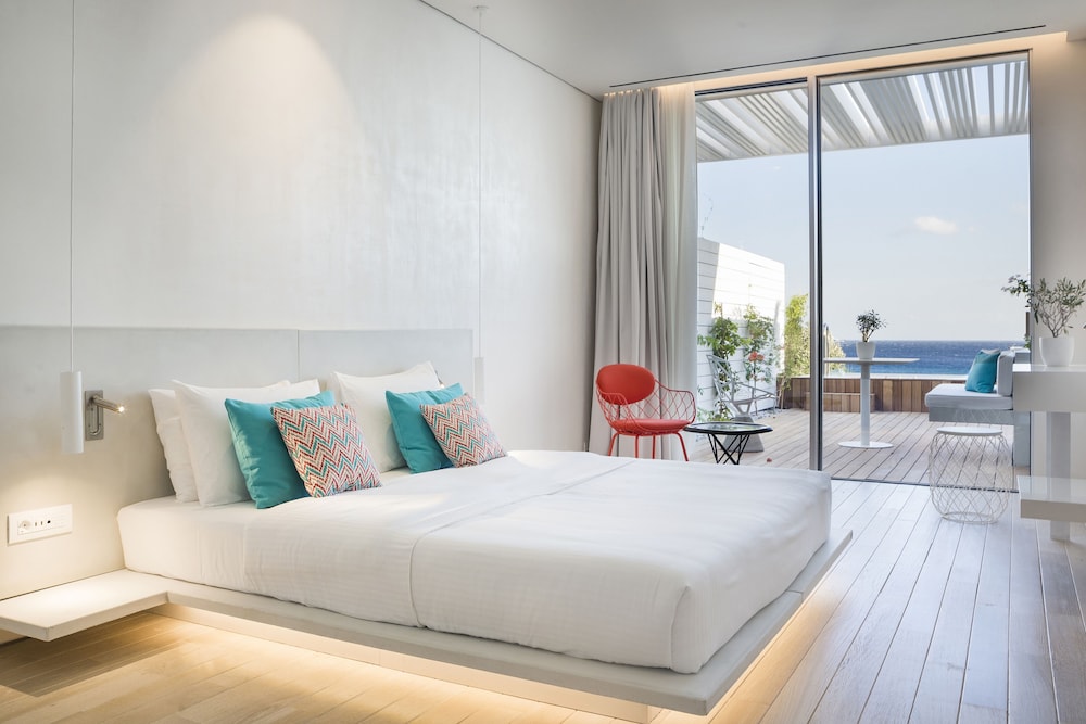 Mykonos Dove Beachfront Hotel — Hotel rooms in Plati Gialos, South Aegean