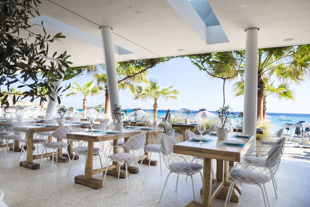 Mykonos Dove Beachfront Hotel — Restaurant & bars in Plati Gialos, South Aegean