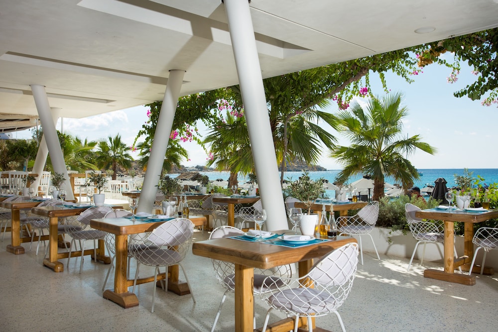 Mykonos Dove Beachfront Hotel — Restaurant & bars in Plati Gialos, South Aegean