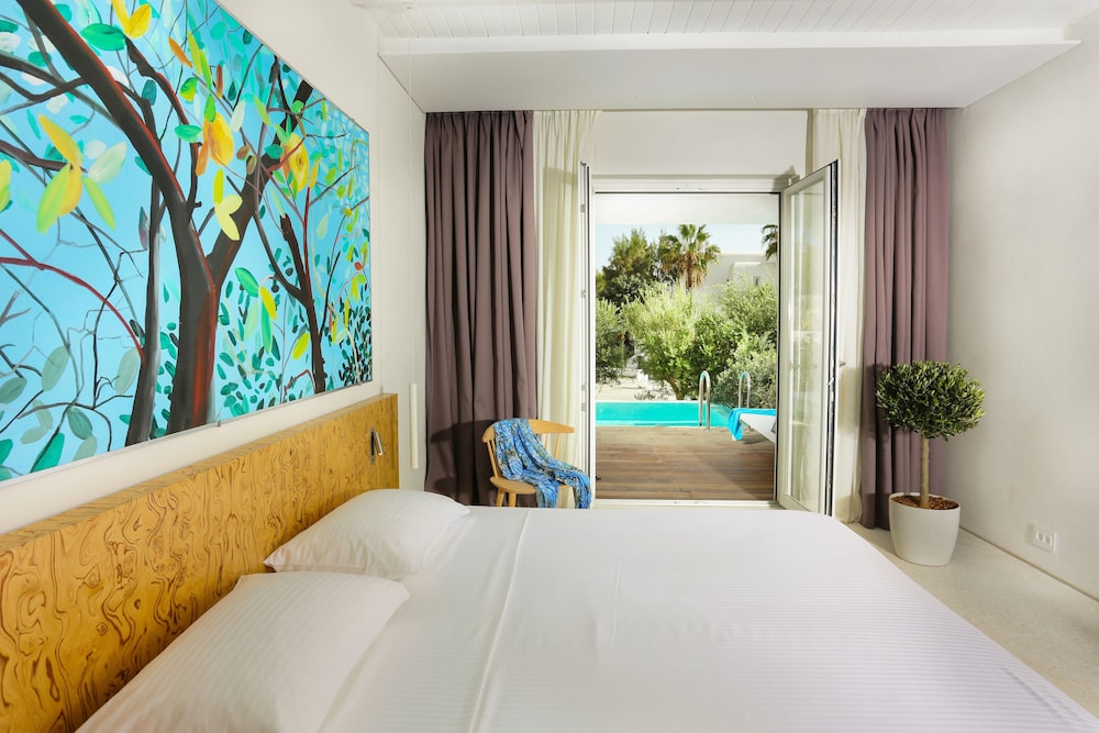 Mykonos Dove Beachfront Hotel — Hotel rooms in Plati Gialos, South Aegean