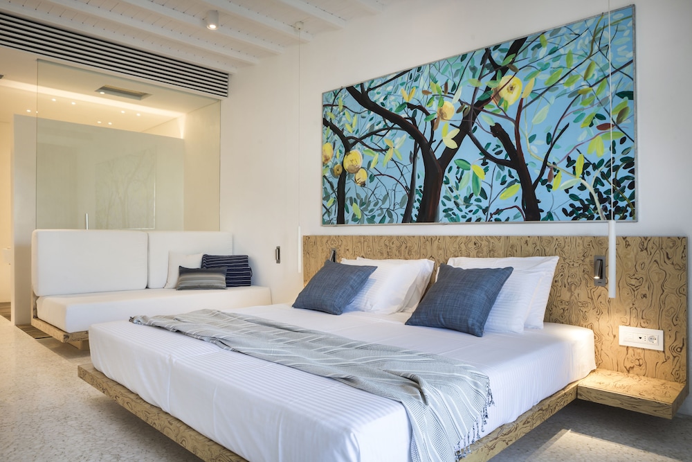 Mykonos Dove Beachfront Hotel — Hotel rooms in Plati Gialos, South Aegean