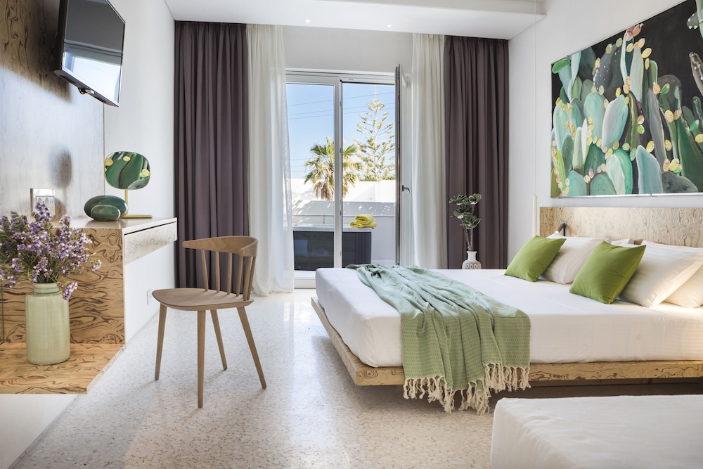 Mykonos Dove Beachfront Hotel — Hotel rooms in Plati Gialos, South Aegean