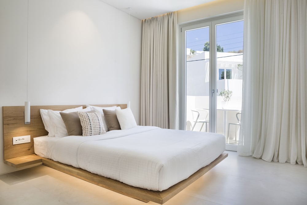 Mykonos Dove Beachfront Hotel — Hotel rooms in Plati Gialos, South Aegean