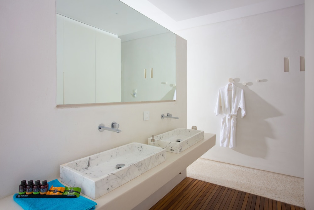 Mykonos Dove Beachfront Hotel — Hotel rooms in Plati Gialos, South Aegean