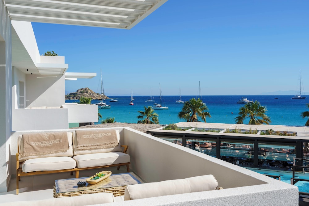Mykonos Dove Beachfront Hotel — Hotel rooms in Plati Gialos, South Aegean