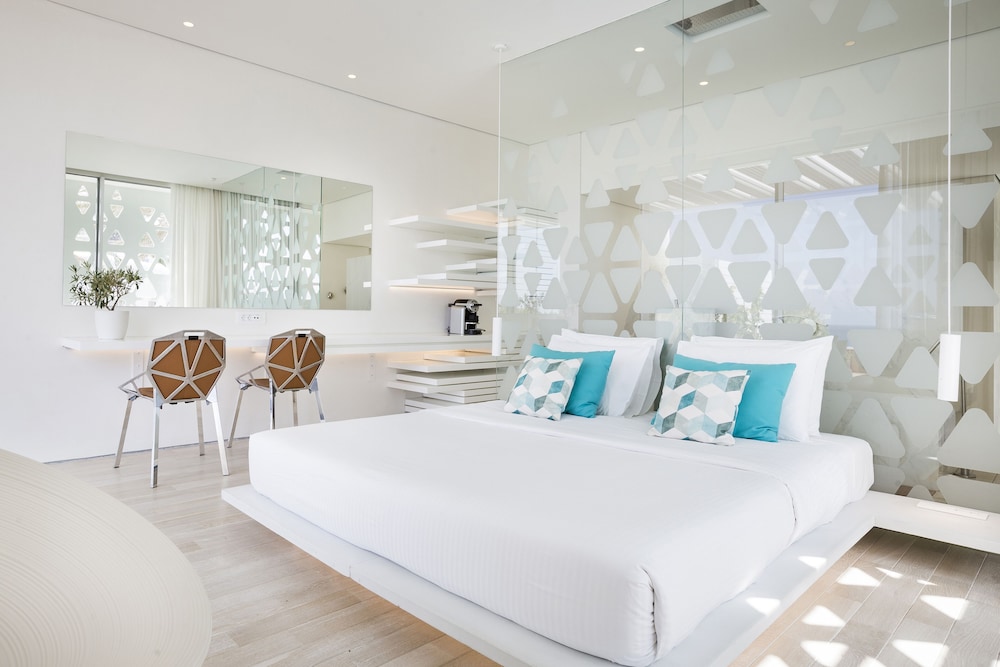 Mykonos Dove Beachfront Hotel — Hotel rooms in Plati Gialos, South Aegean