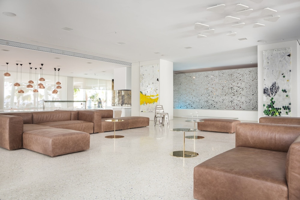 Mykonos Dove Beachfront Hotel — Hotel building in Plati Gialos, South Aegean