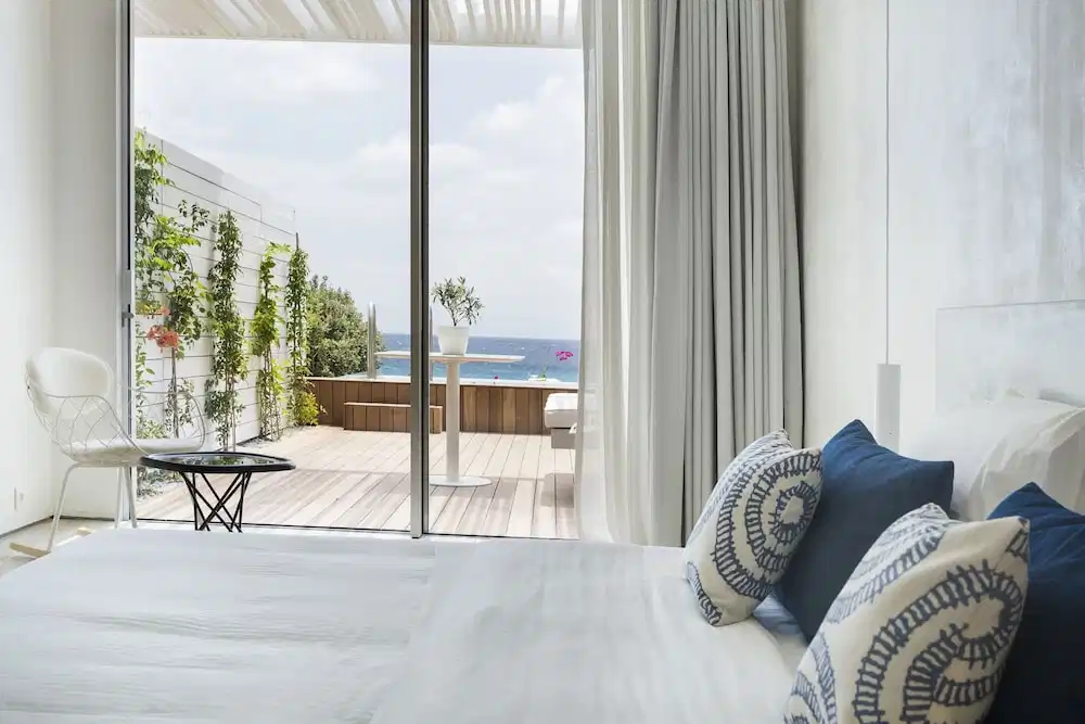 Mykonos Dove Beachfront Hotel — Hotel rooms in Plati Gialos, South Aegean