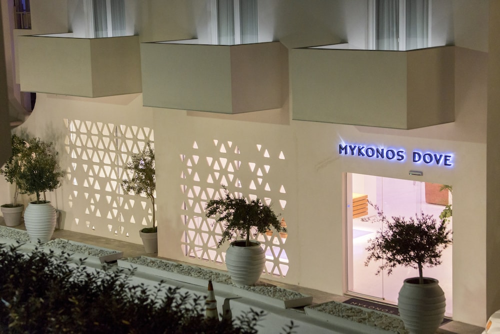 Mykonos Dove Beachfront Hotel — Hotel building in Plati Gialos, South Aegean