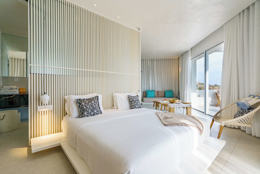 Mykonos Dove Beachfront Hotel — Hotel rooms in Plati Gialos, South Aegean