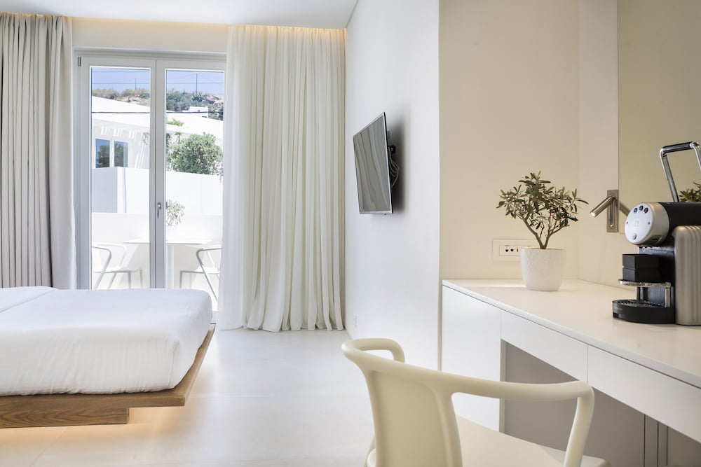 Mykonos Dove Beachfront Hotel — Hotel rooms in Plati Gialos, South Aegean