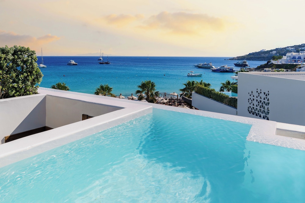 Mykonos Dove Beachfront Hotel — Swimming pool in Plati Gialos, South Aegean